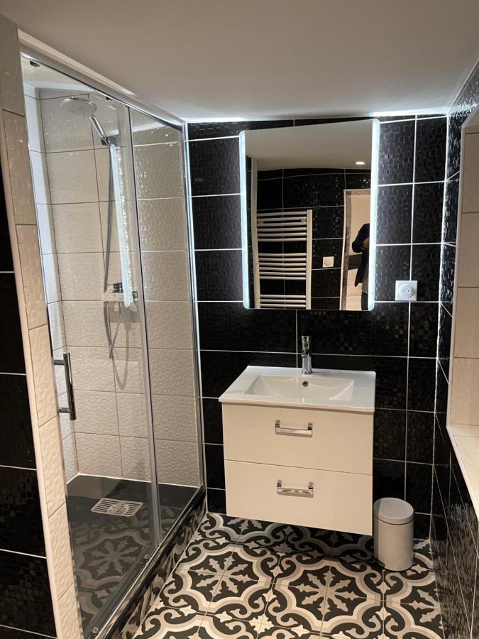 ניורט Le Black & White, Hyper Centre - Paisible- Wifi Hd- Netflix- Proche Gare -Ideal Couple Et Business מראה חיצוני תמונה